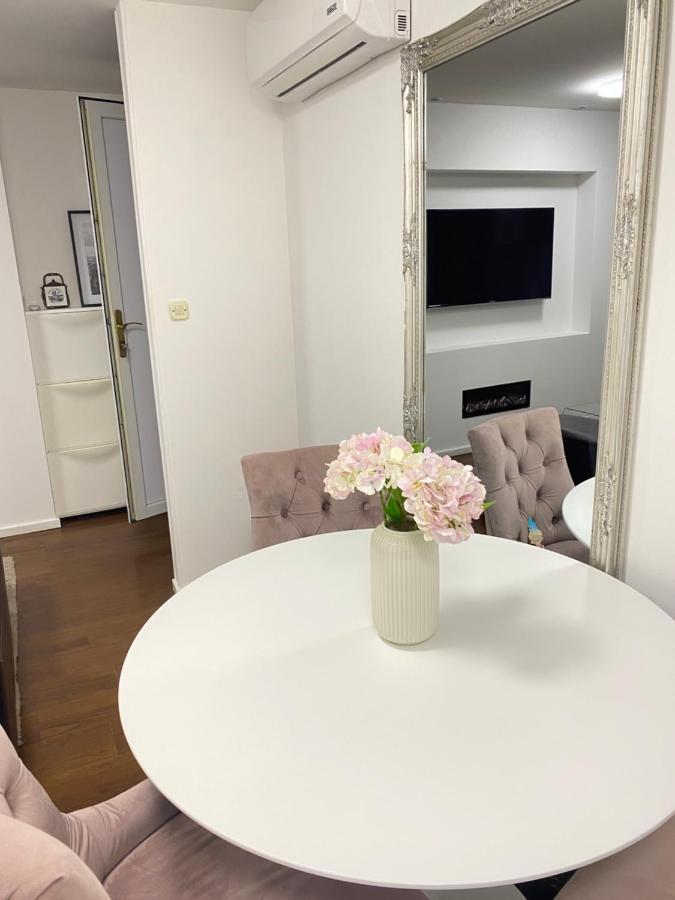 Sweet Flat With 2 Bedrooms Split Croatia Exterior photo